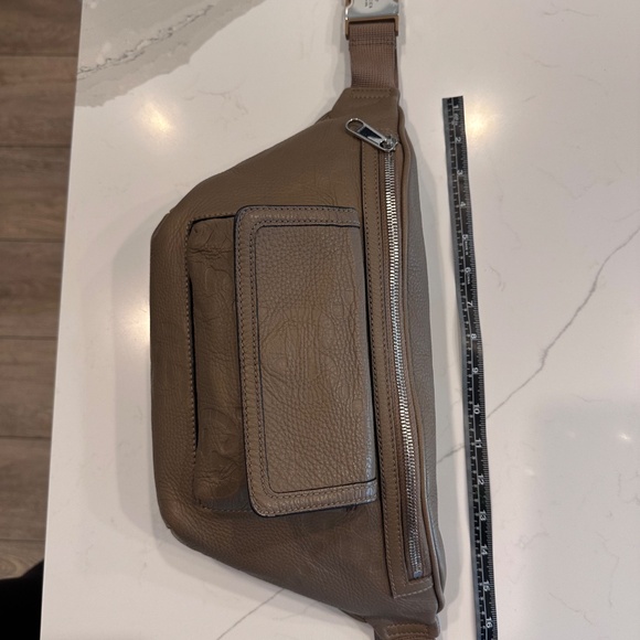 GUCCI - Picture 9 of 12